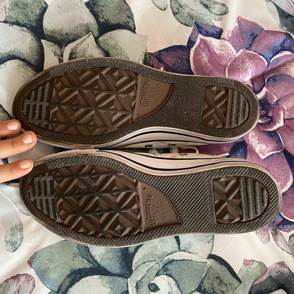 Very Adorbs Tropical Converse - Picture 6 of 12